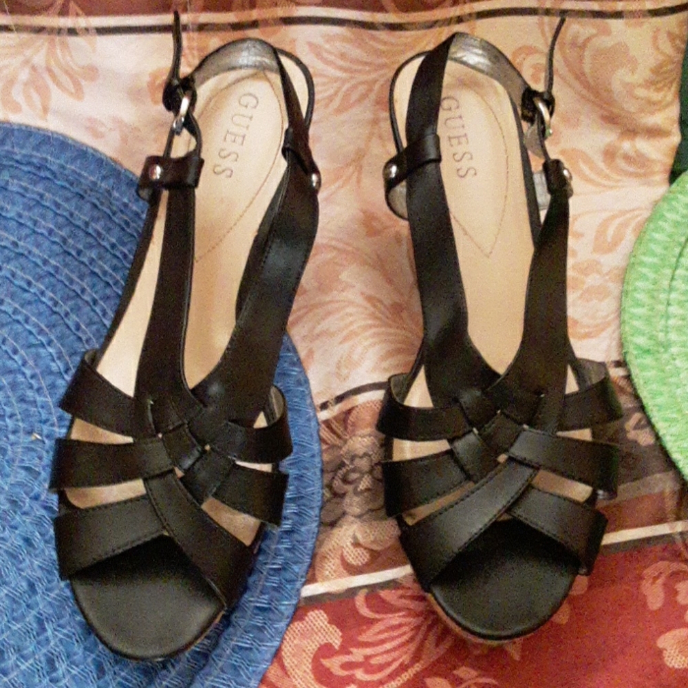 GUESS Wedged Black Leather Straps Sandals